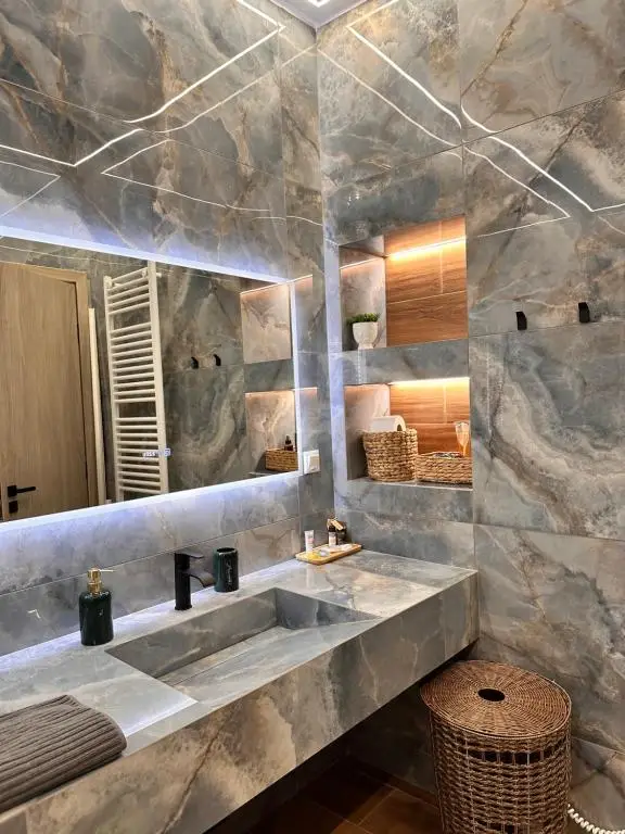 Άποψη μπάνιου 03 AVM Superior Suite